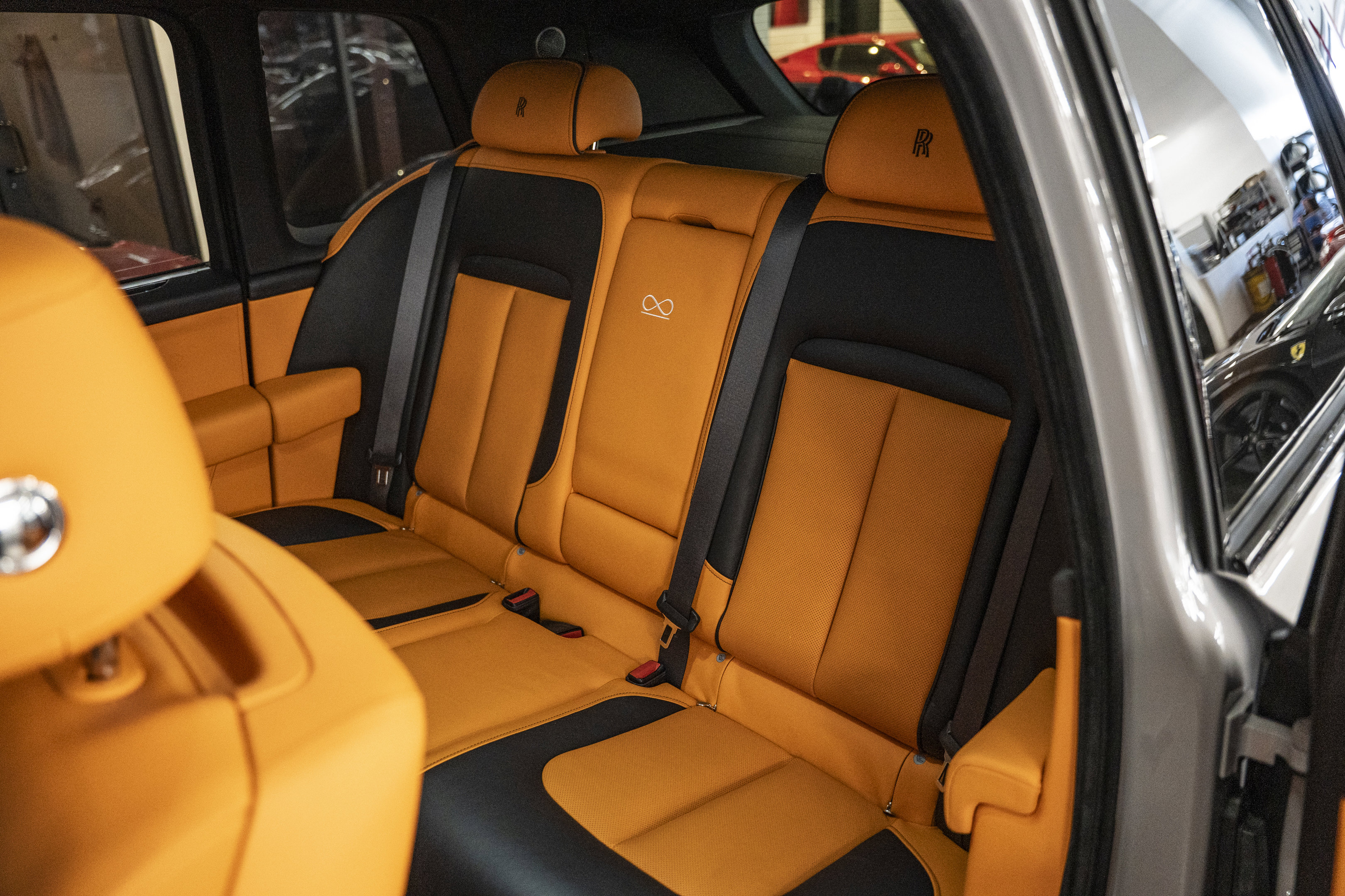 Used 2023 Rolls-Royce Cullinan Black Badge w/ Leather Finishing Pack image 33