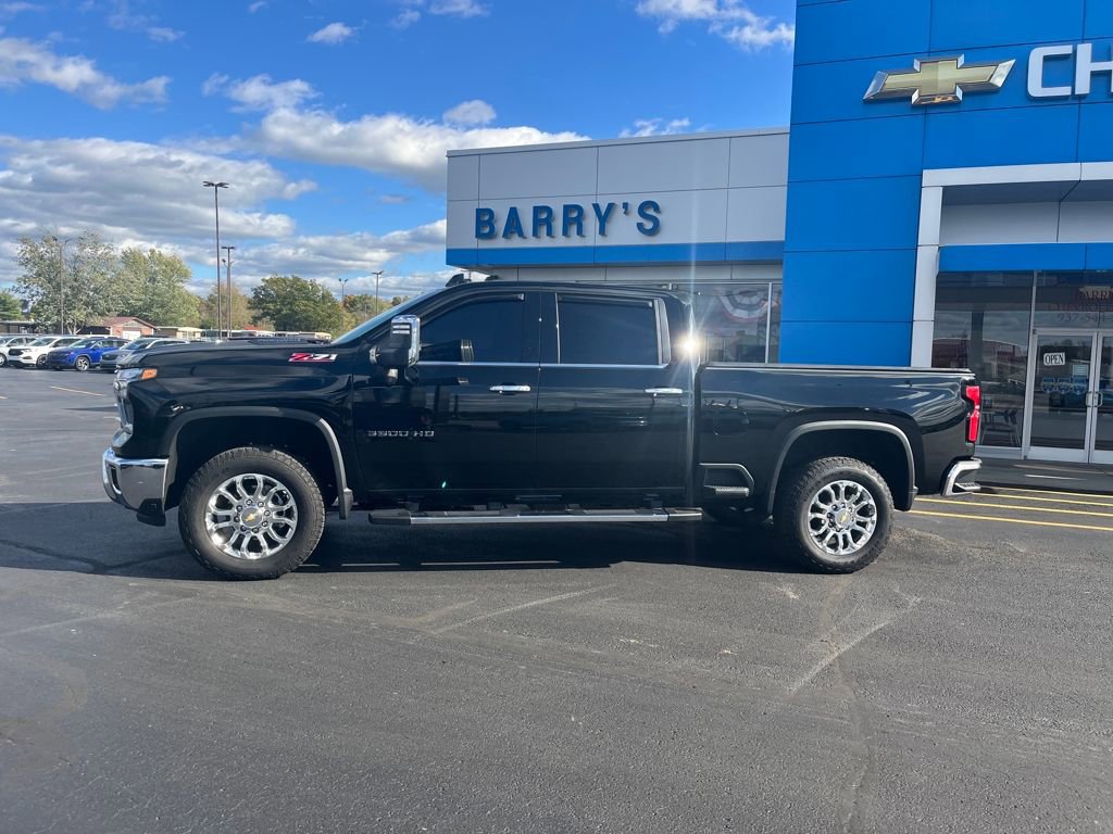 Used 2025 Chevrolet Silverado 3500 LTZ w/ LTZ Plus Package image 2