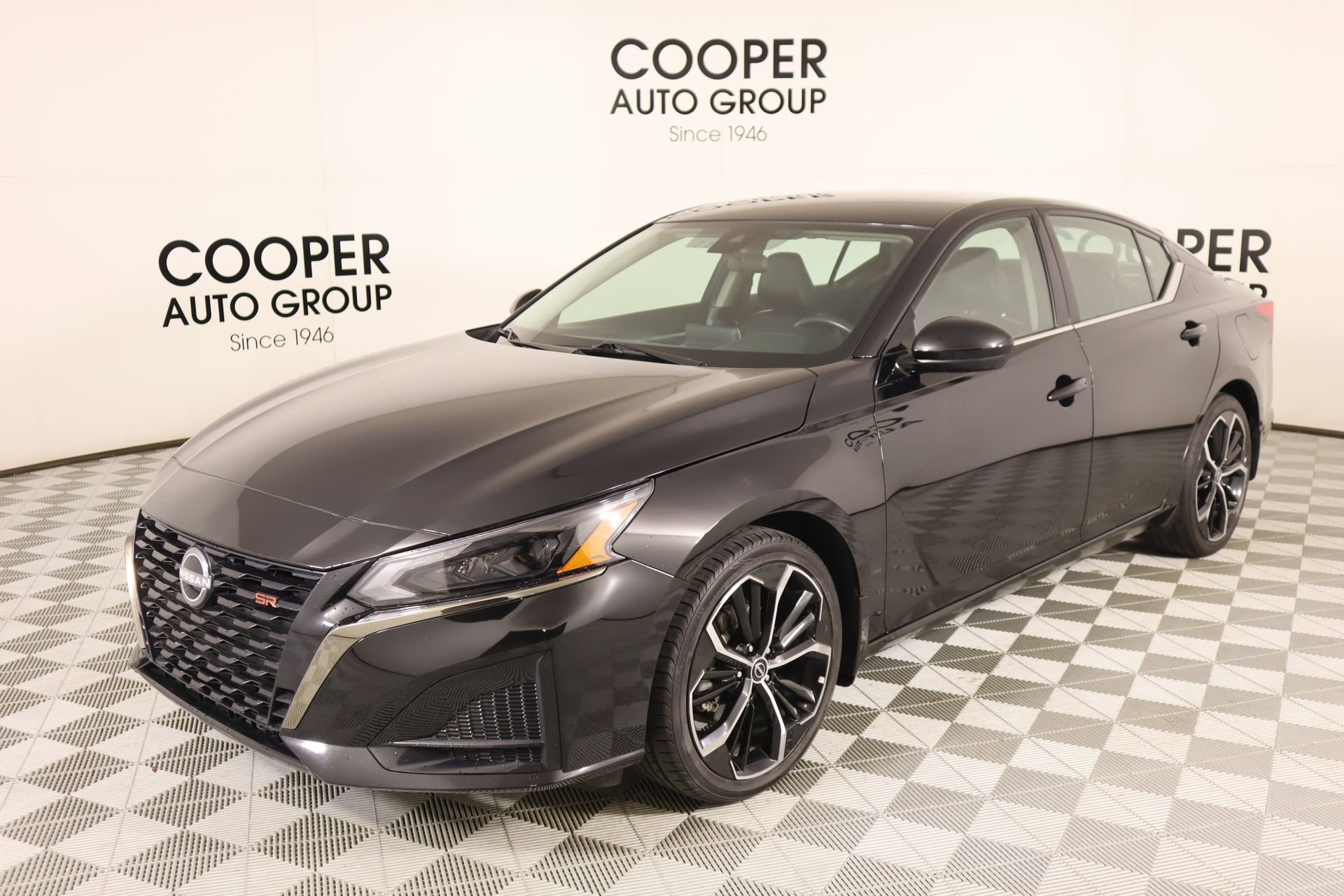 Used 2025 Nissan Altima 2.5 SR FWD image 9