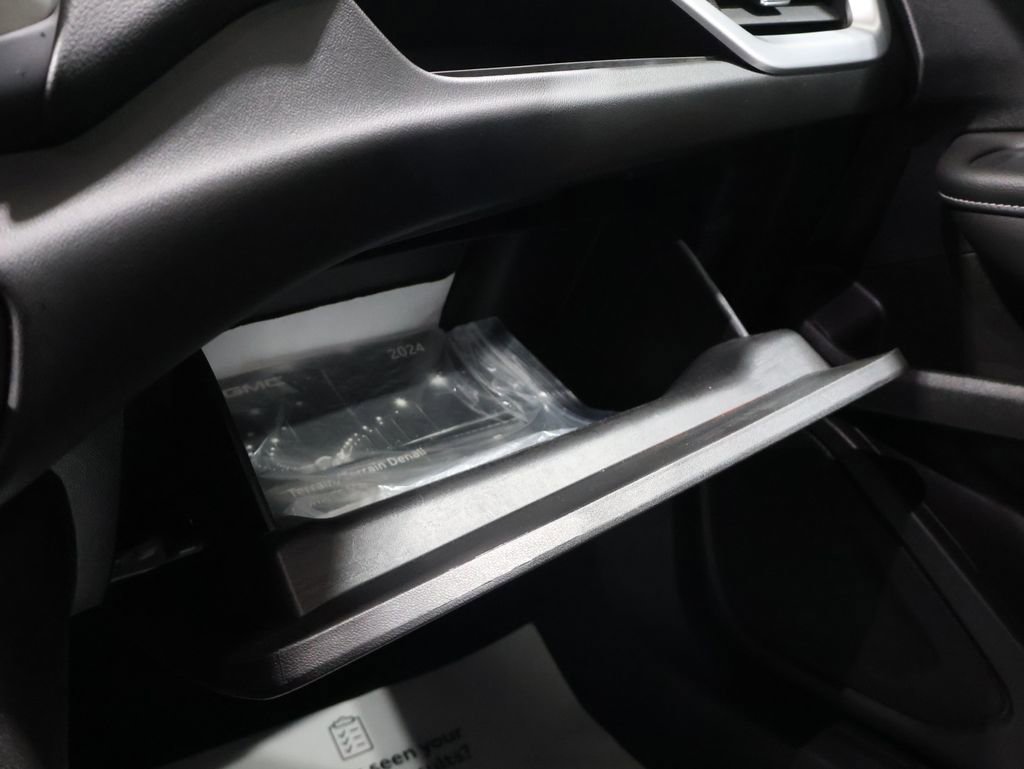 Used 2024 GMC Terrain SLE image 30