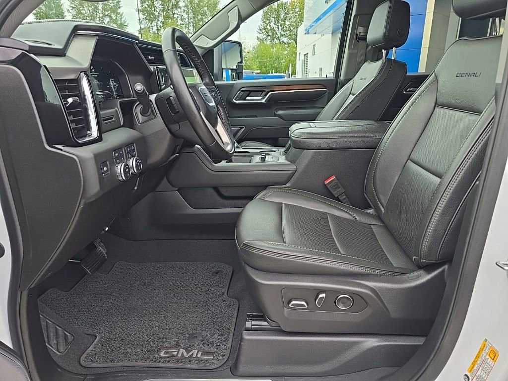 Used 2025 GMC Sierra 3500 Denali image 23