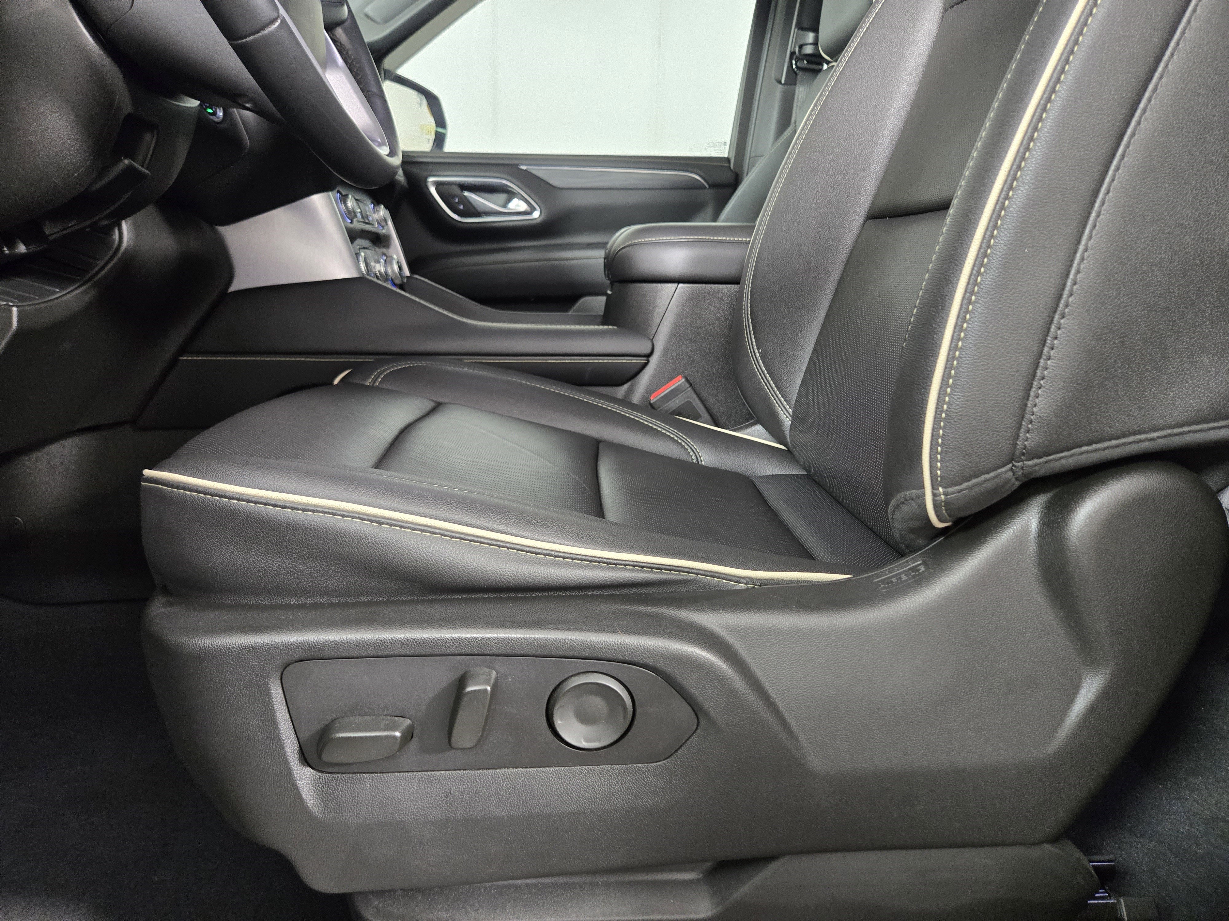 Certified 2023 GMC Yukon SLT w/ LPO, Floor Liner Package AWD/4WD image 32