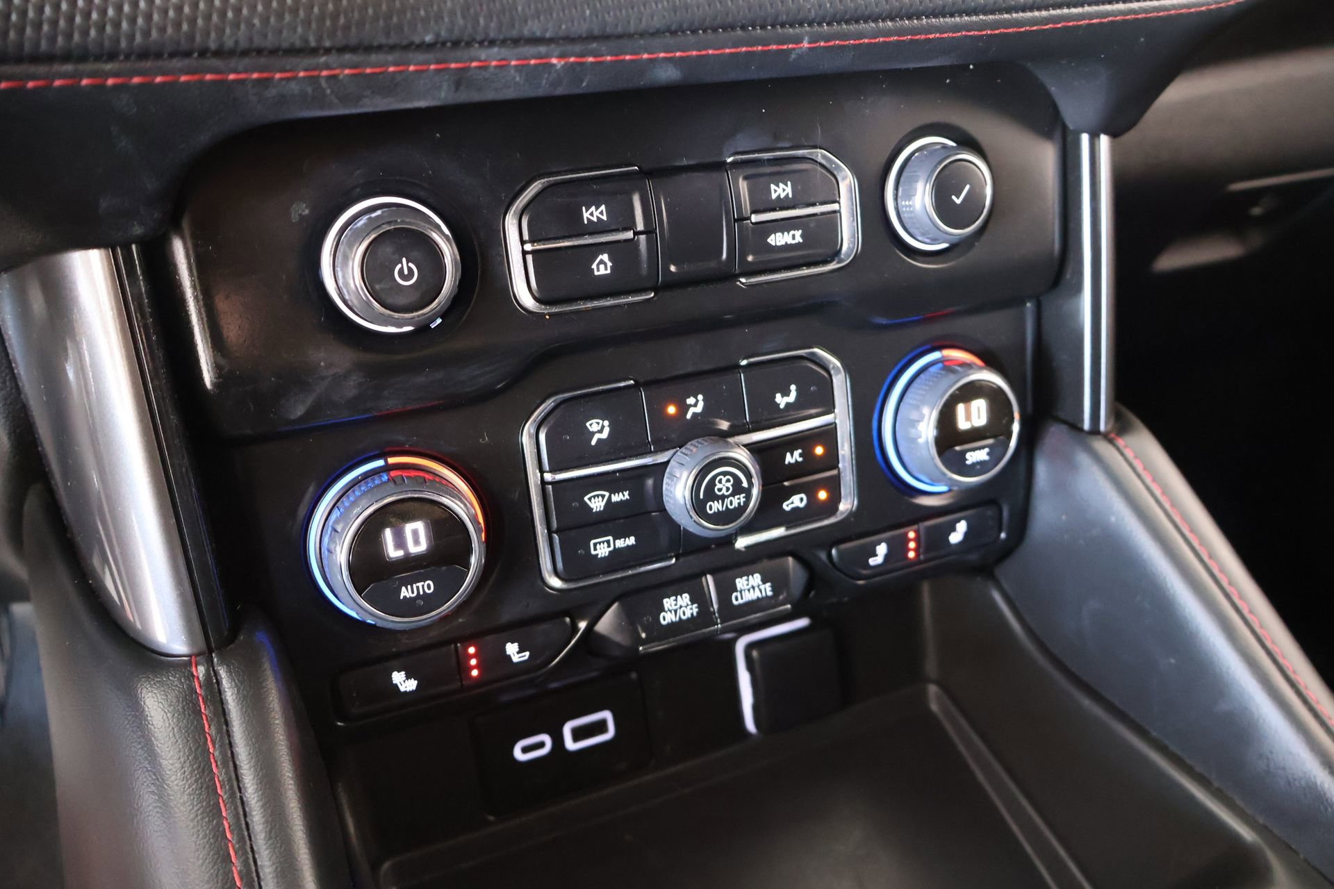 Used 2024 Chevrolet Tahoe RST w/ Luxury Package AWD/4WD image 7