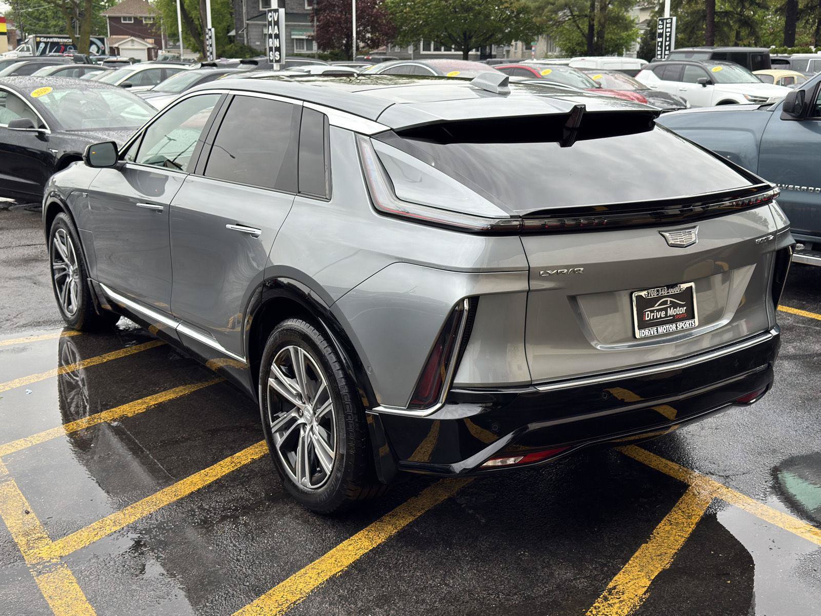 Used 2024 Cadillac Lyriq Luxury AWD/4WD image 8