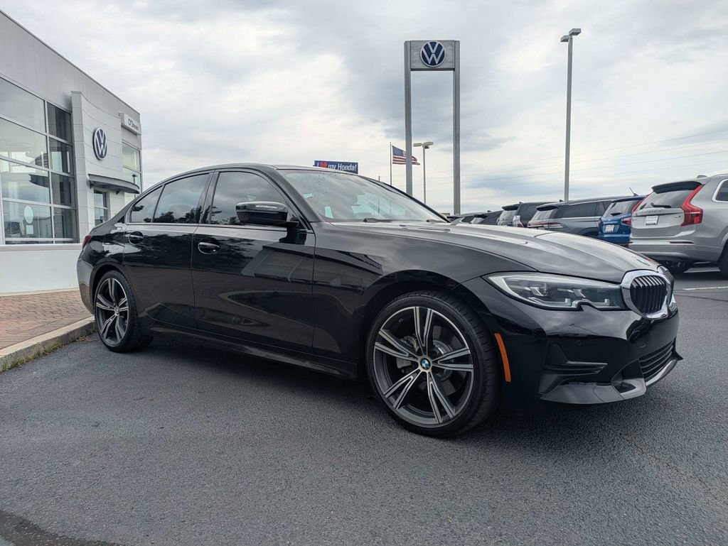 Used 2022 BMW 330i Sedan w/ Driving Assistance Package RWD image 3