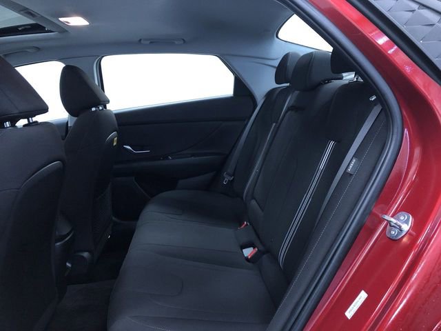 Used 2025 Hyundai Elantra SEL image 19