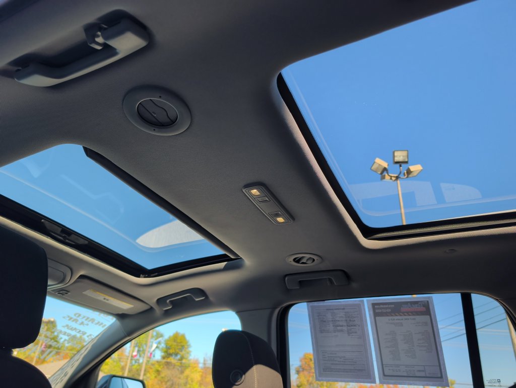 Used 2017 GMC Acadia SLE FWD image 21
