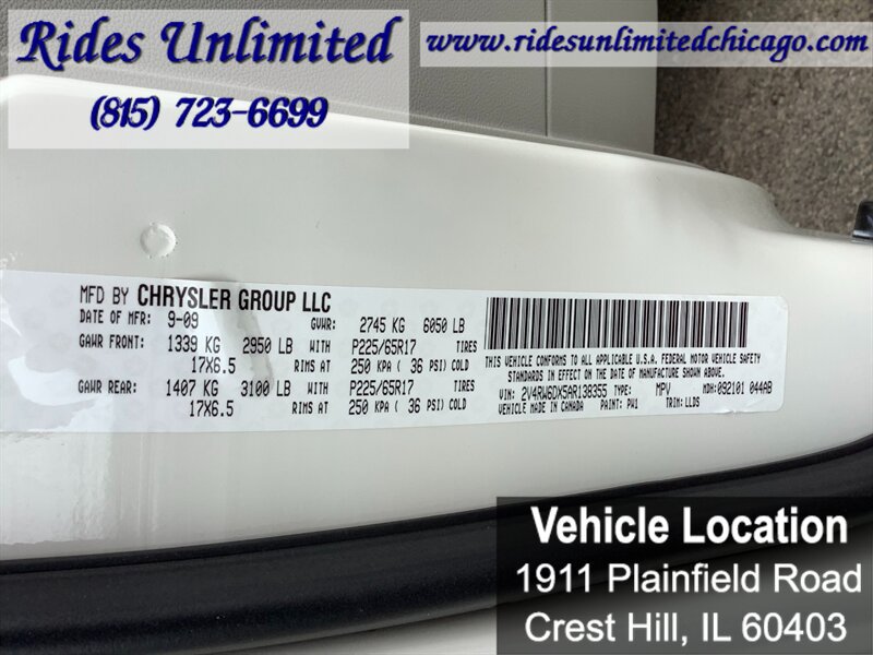 Used 2010 Volkswagen Routan SEL Premium FWD image 32