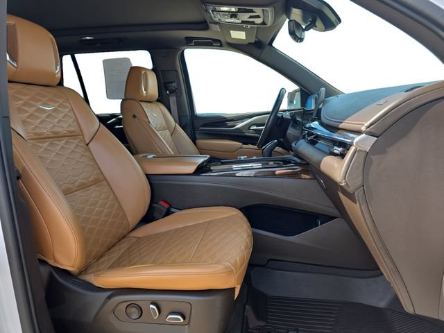 Used 2023 Cadillac Escalade Premium Luxury AWD/4WD image 17