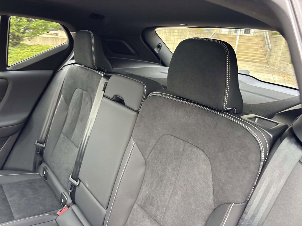 New 2026 Volvo XC40 B5 Ultra w/ Protection Package Premier image 26