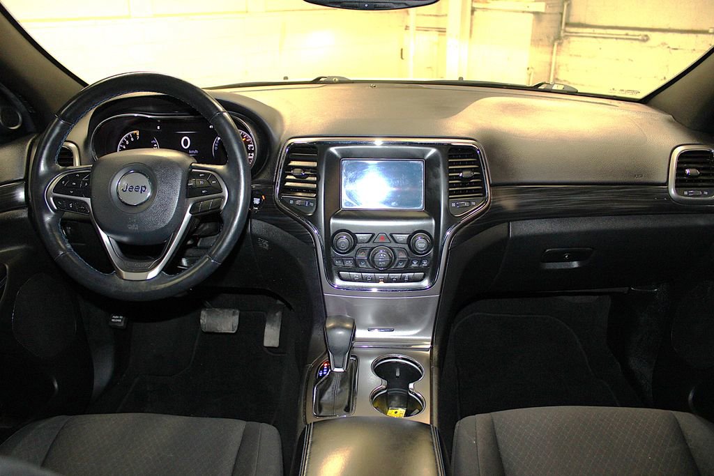 Used 2019 Jeep Grand Cherokee Laredo AWD/4WD image 9