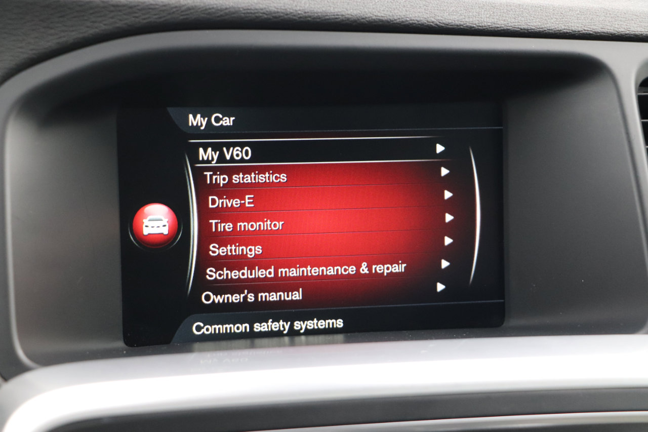 Used 2017 Volvo V60 T5 Cross Country w/ Climate Package image 15