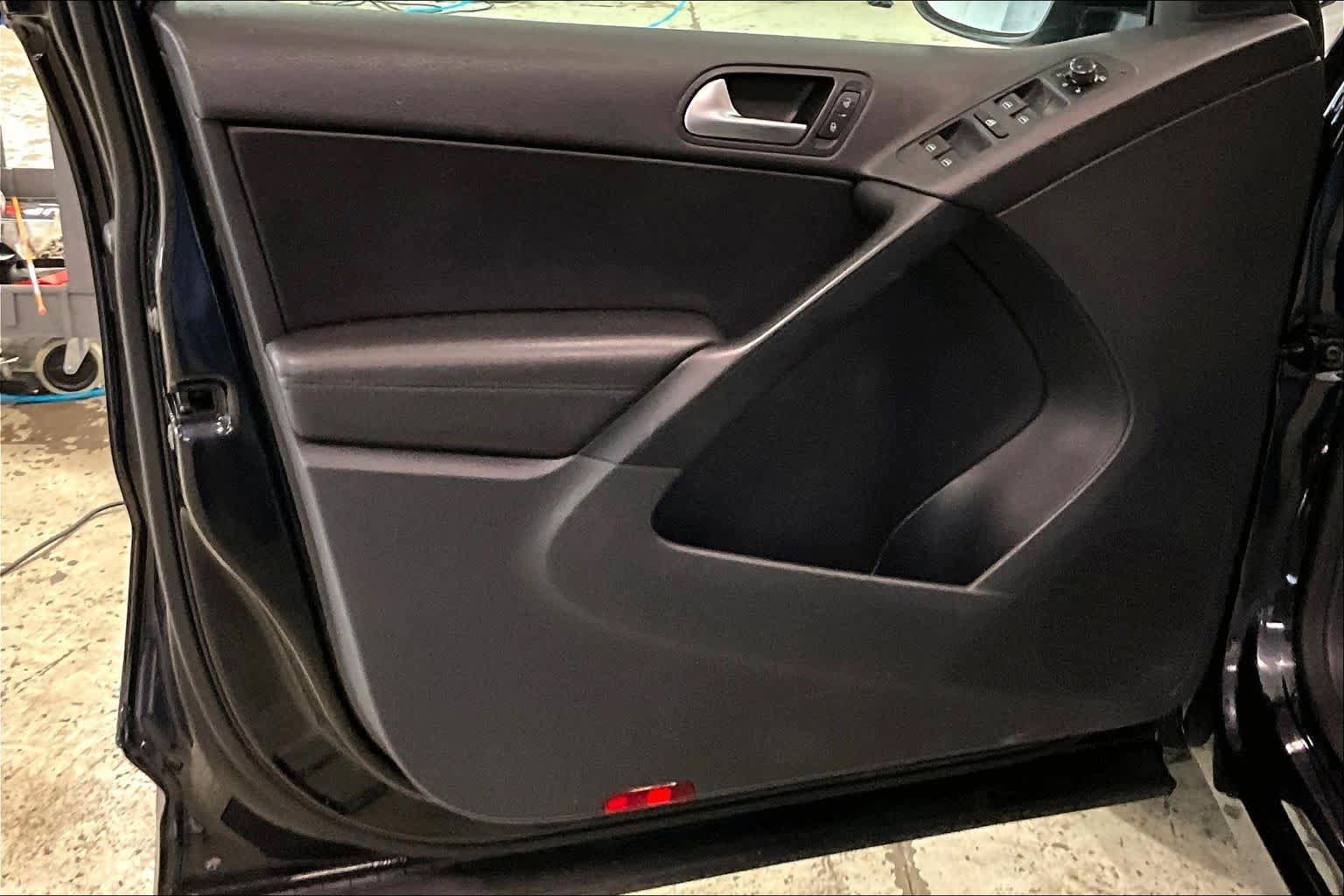 Used 2017 Volkswagen Tiguan S AWD/4WD image 21