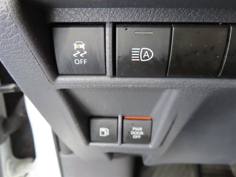 Used 2023 Toyota Sienna LE AWD/4WD image 18