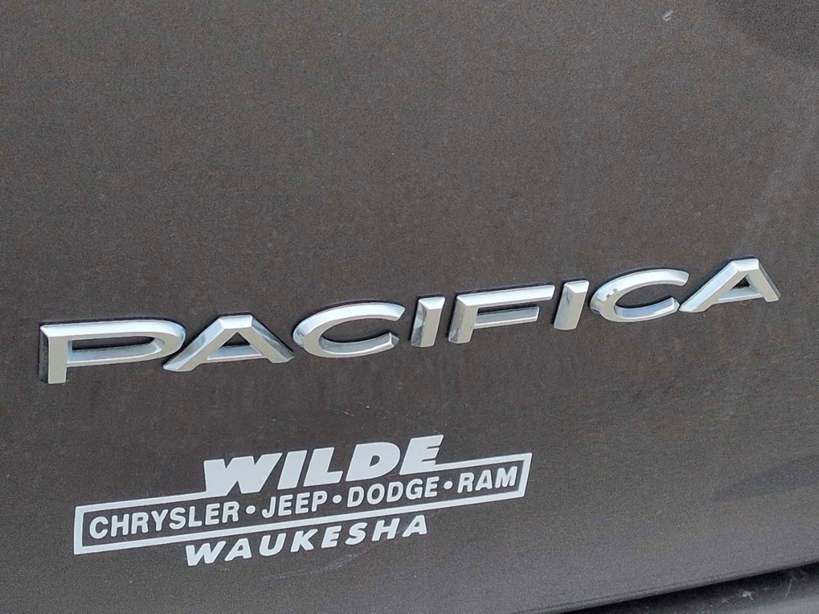 Used 2018 Chrysler Pacifica Touring Plus image 10