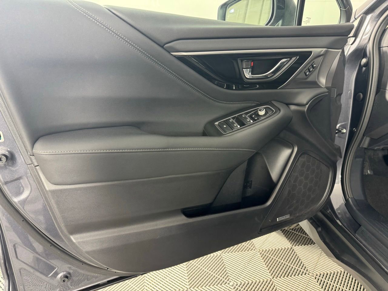 Used 2023 Subaru Outback Limited AWD/4WD image 9