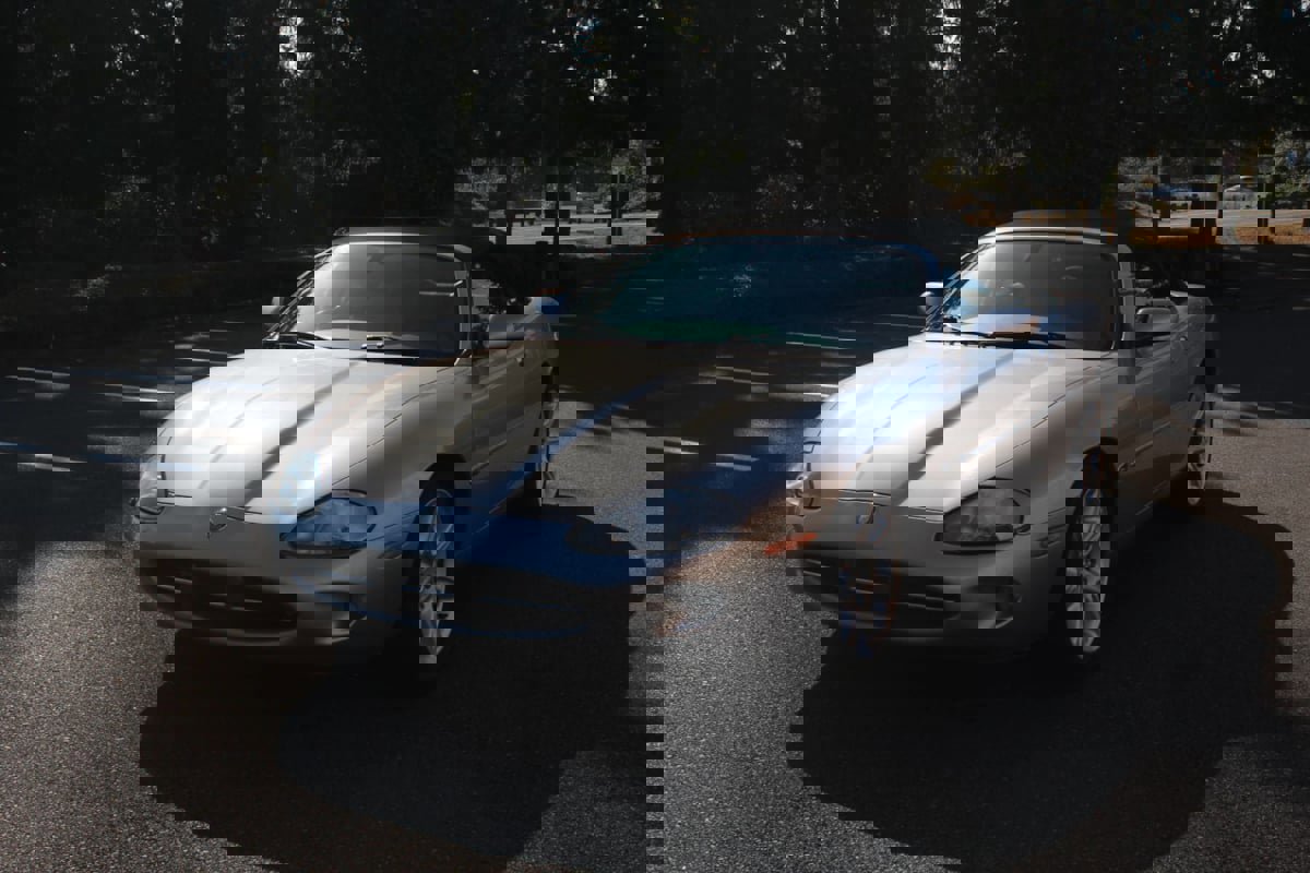 Used 2000 Jaguar XK8 Convertible image 1