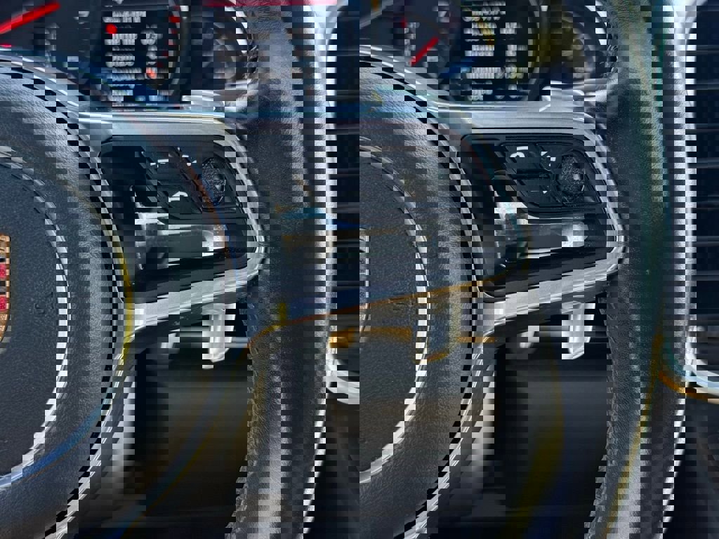 Used 2018 Porsche Cayenne Platinum Edition AWD/4WD image 33