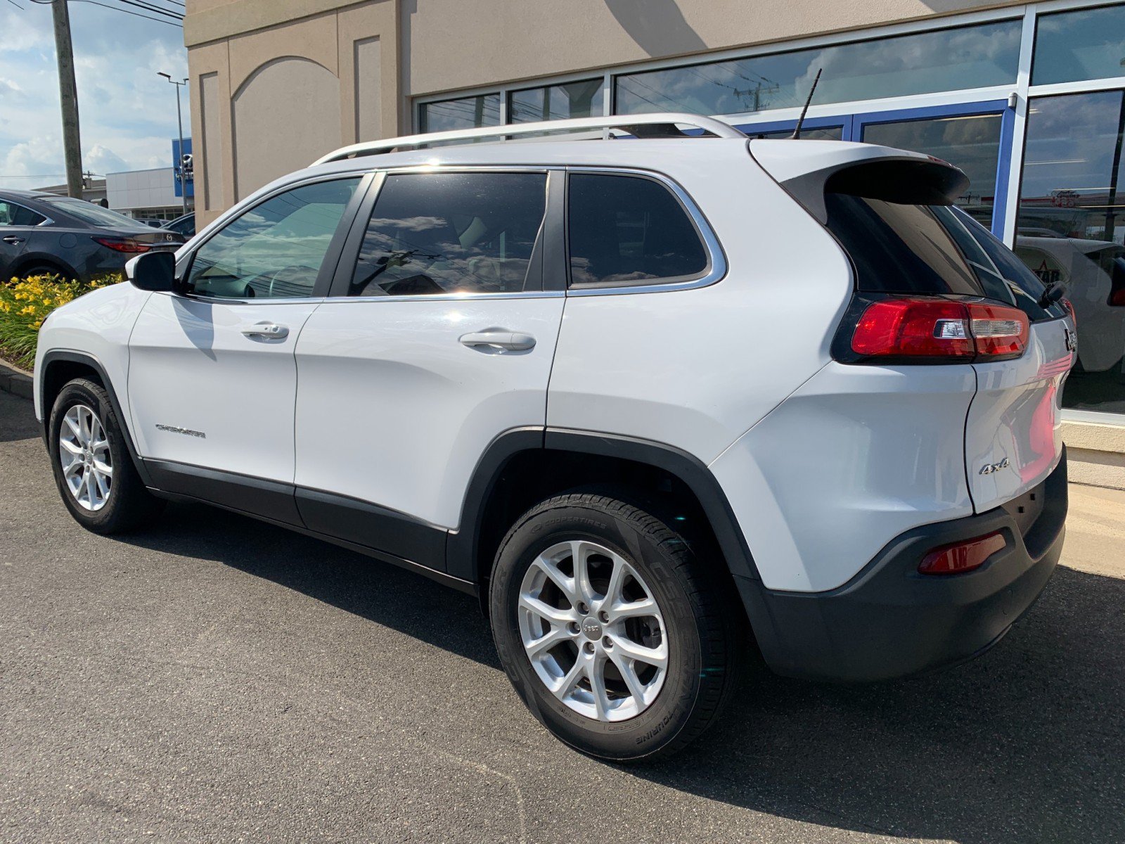 Used 2018 Jeep Cherokee Latitude Plus w/ Comfort/Convenience Group AWD/4WD image 5
