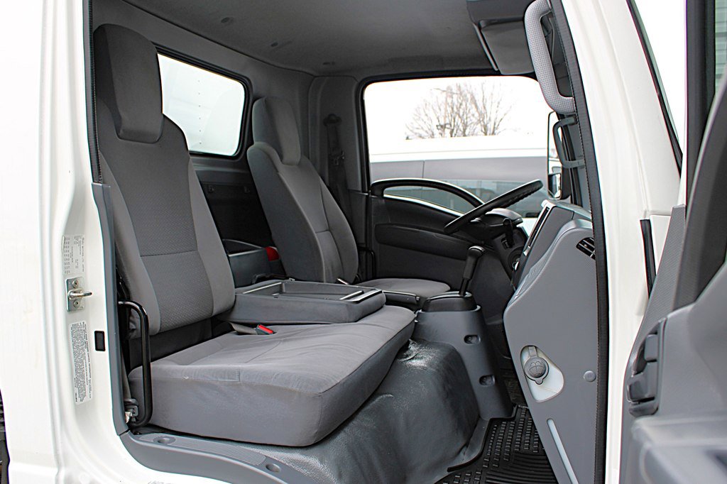 Used 2019 Isuzu NPR image 21