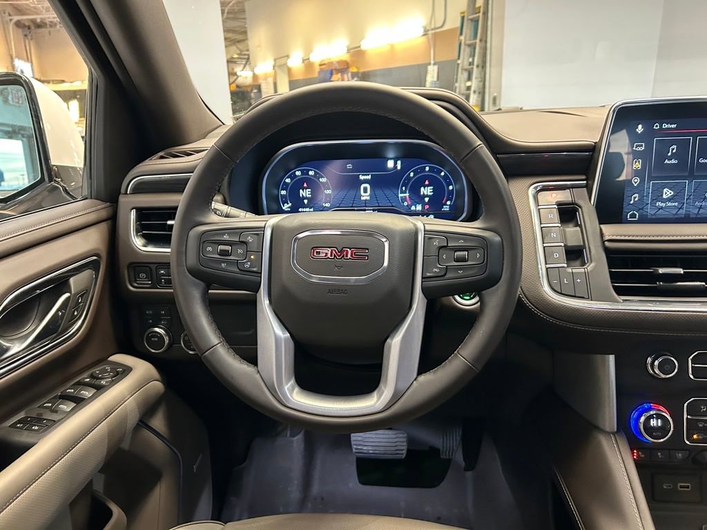 Used 2023 GMC Yukon SLT w/ SLT Luxury Package image 10