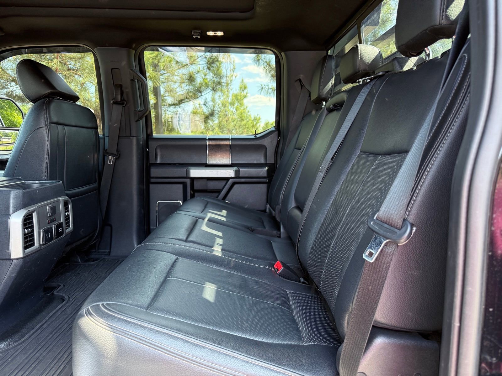 Used 2022 Ford F350 Lariat w/ Black Appearance Package AWD/4WD image 38