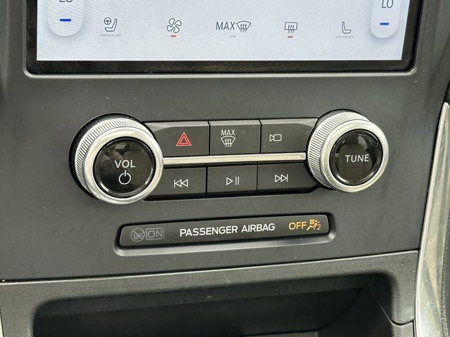 Used 2022 Ford Edge Titanium w/ Class II Trailer Tow Package AWD/4WD image 20