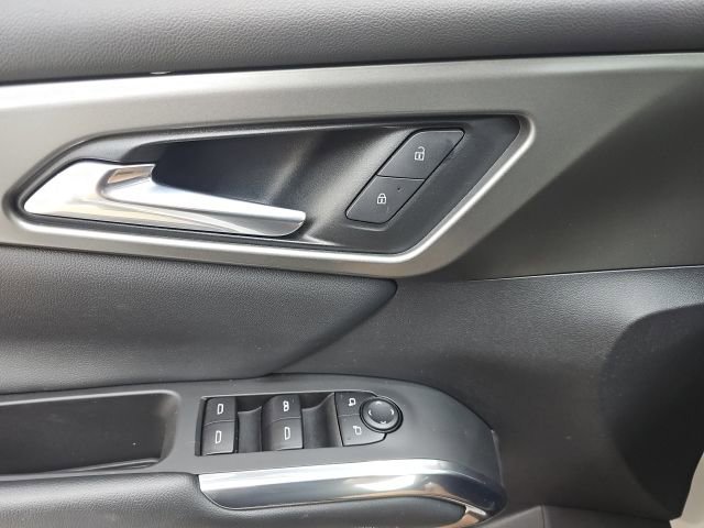 Used 2025 Chevrolet Traverse LT image 30