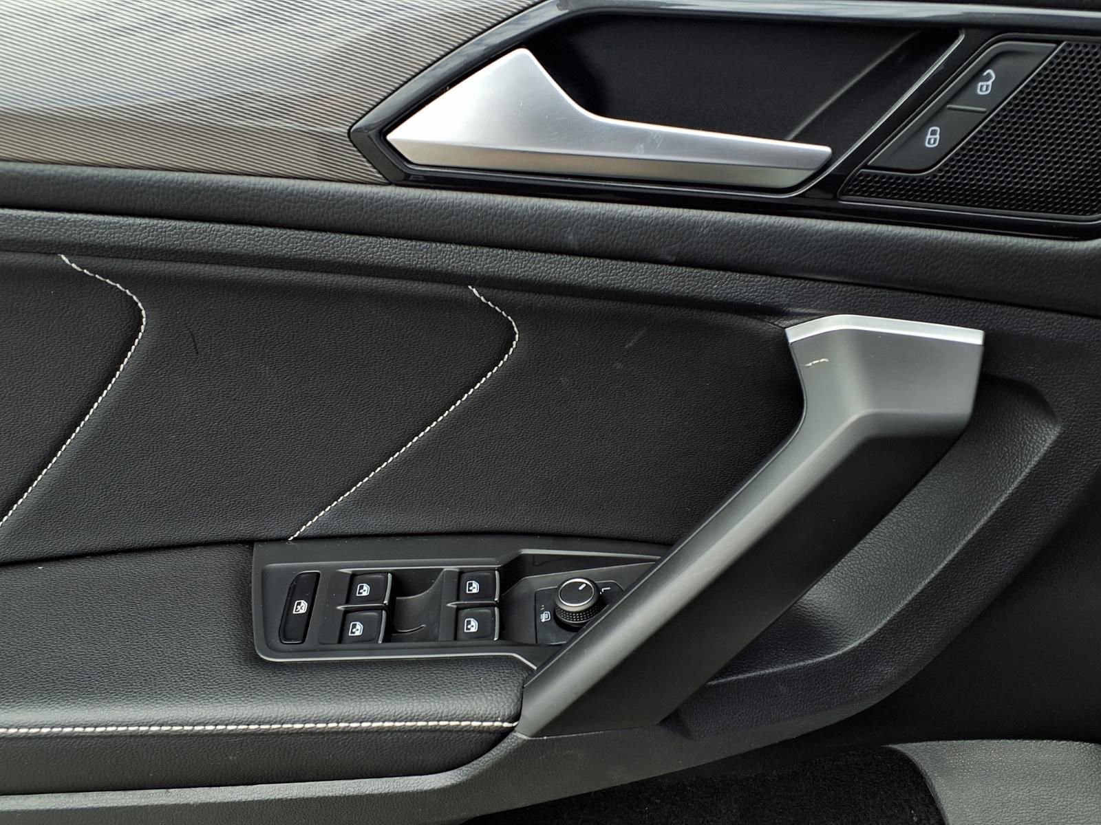 Certified 2023 Volkswagen Tiguan SE FWD image 18