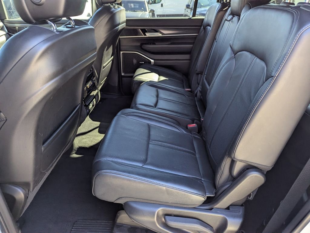 Used 2023 Jeep Wagoneer L Series II image 20