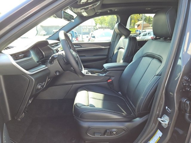 New 2025 Jeep Grand Cherokee Limited w/ Luxury Tech Group II image 31