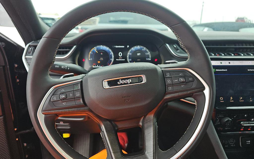 Used 2024 Jeep Grand Cherokee L Limited w/ Luxury Tech Group II image 5