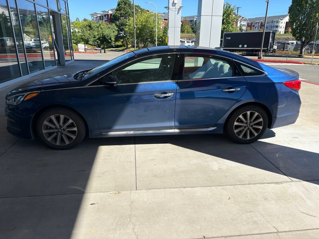 Used 2016 Hyundai Sonata Limited w/ Option Group 05 FWD image 2