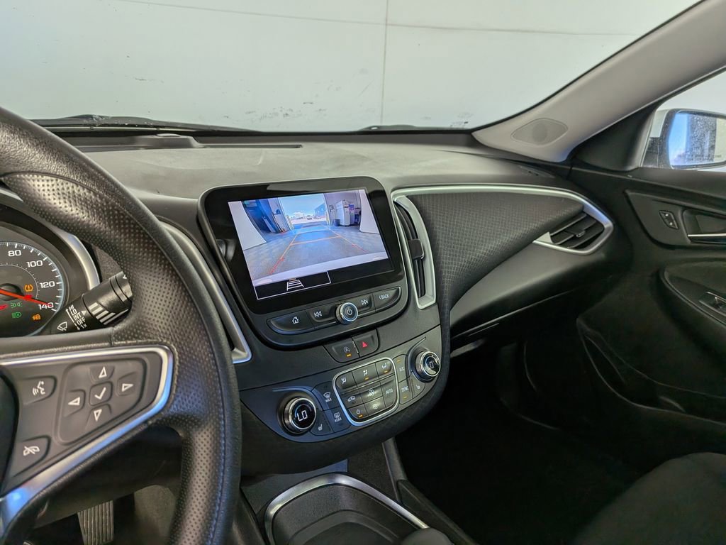 Used 2024 Chevrolet Malibu LT image 24