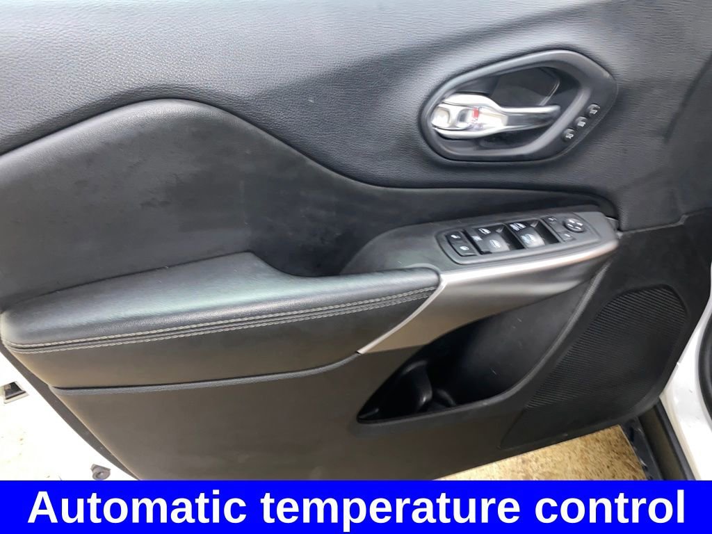 Used 2019 Jeep Cherokee Limited image 9