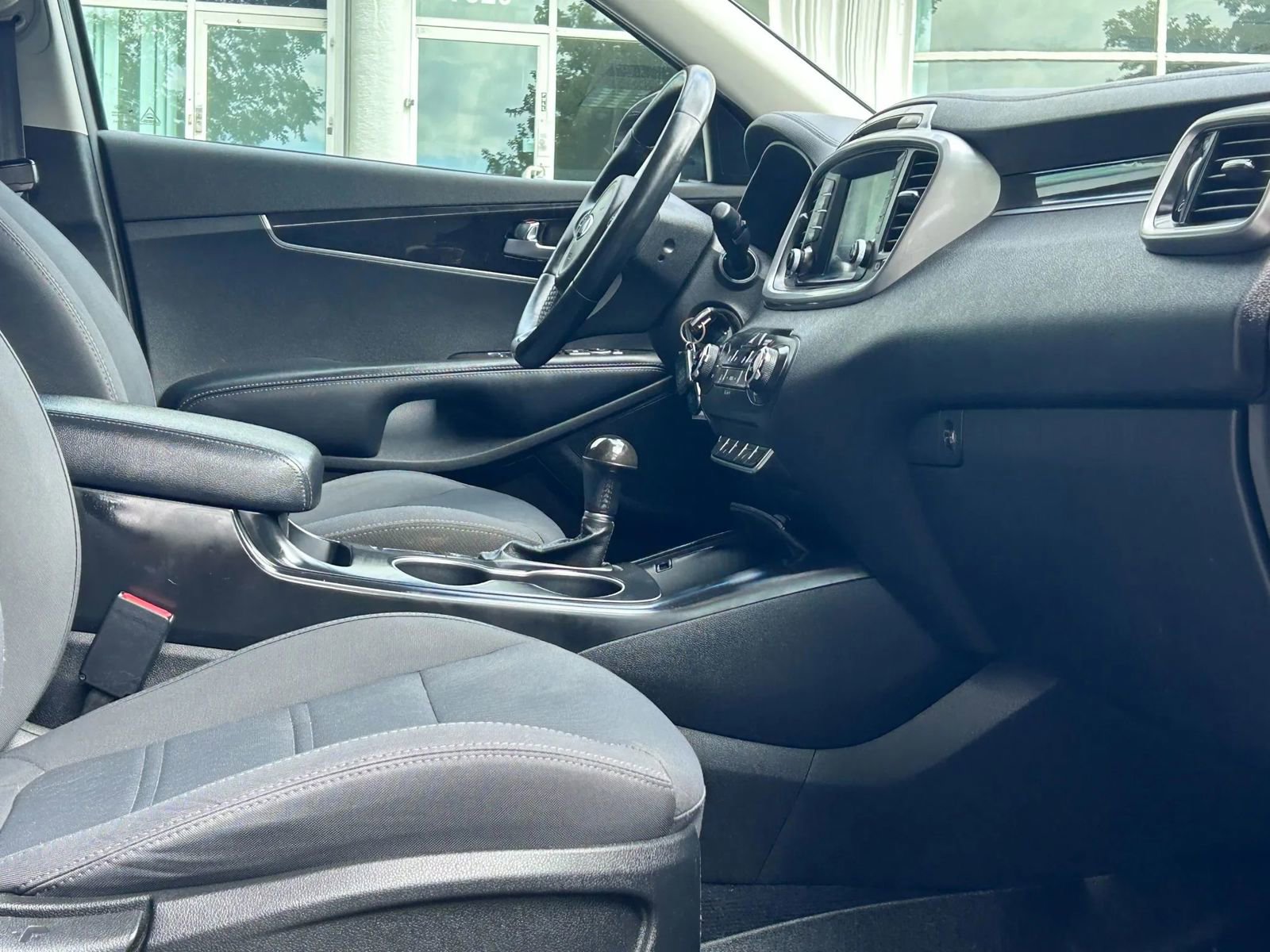 Used 2017 Kia Sorento LX w/ LX Convenience Package image 24