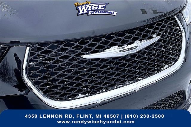Used 2024 Chrysler Pacifica Limited image 31