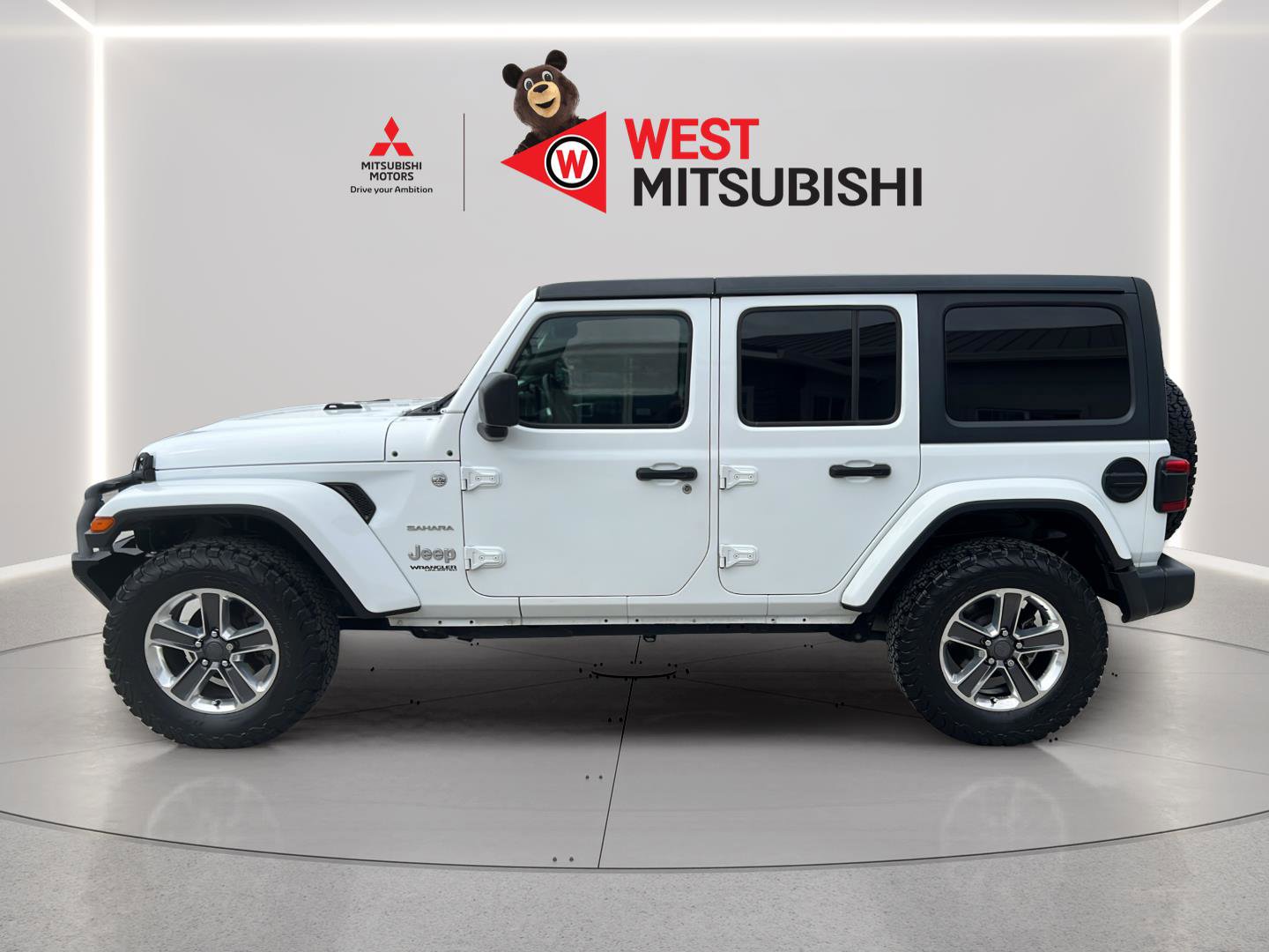 Used 2018 Jeep Wrangler Unlimited Sahara AWD/4WD image 2