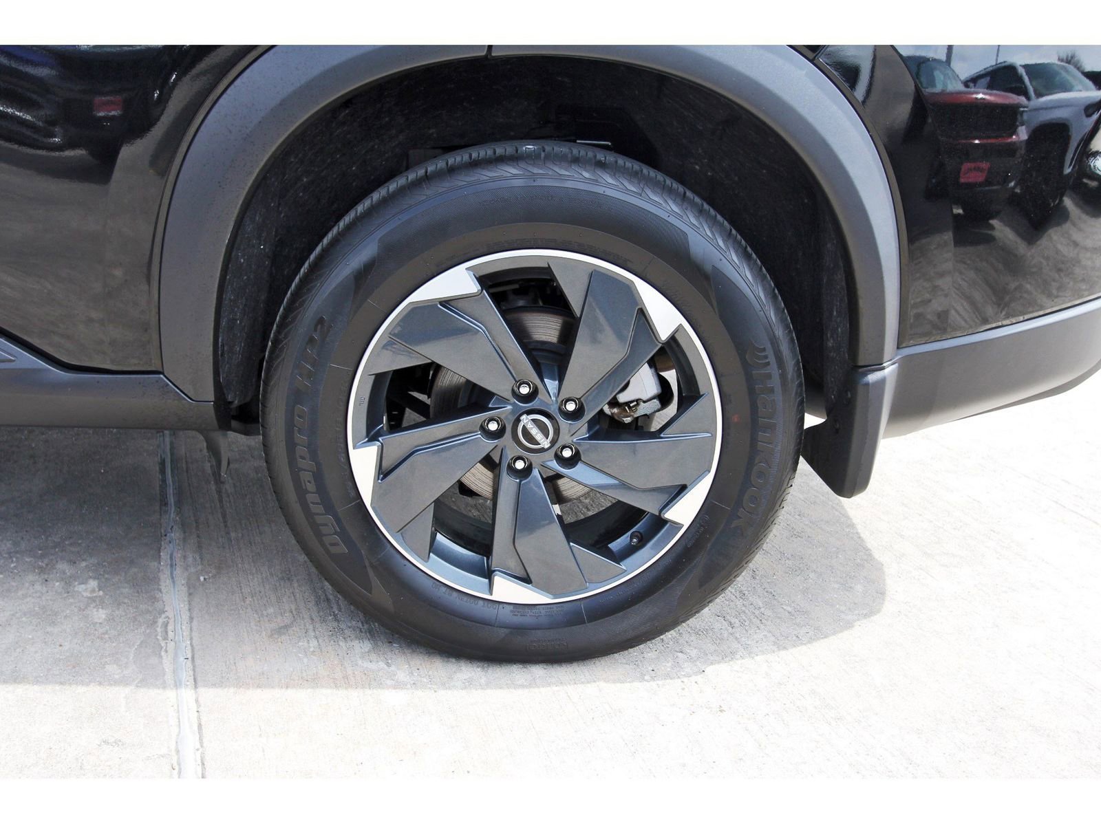 Used 2024 Nissan Rogue SV image 30