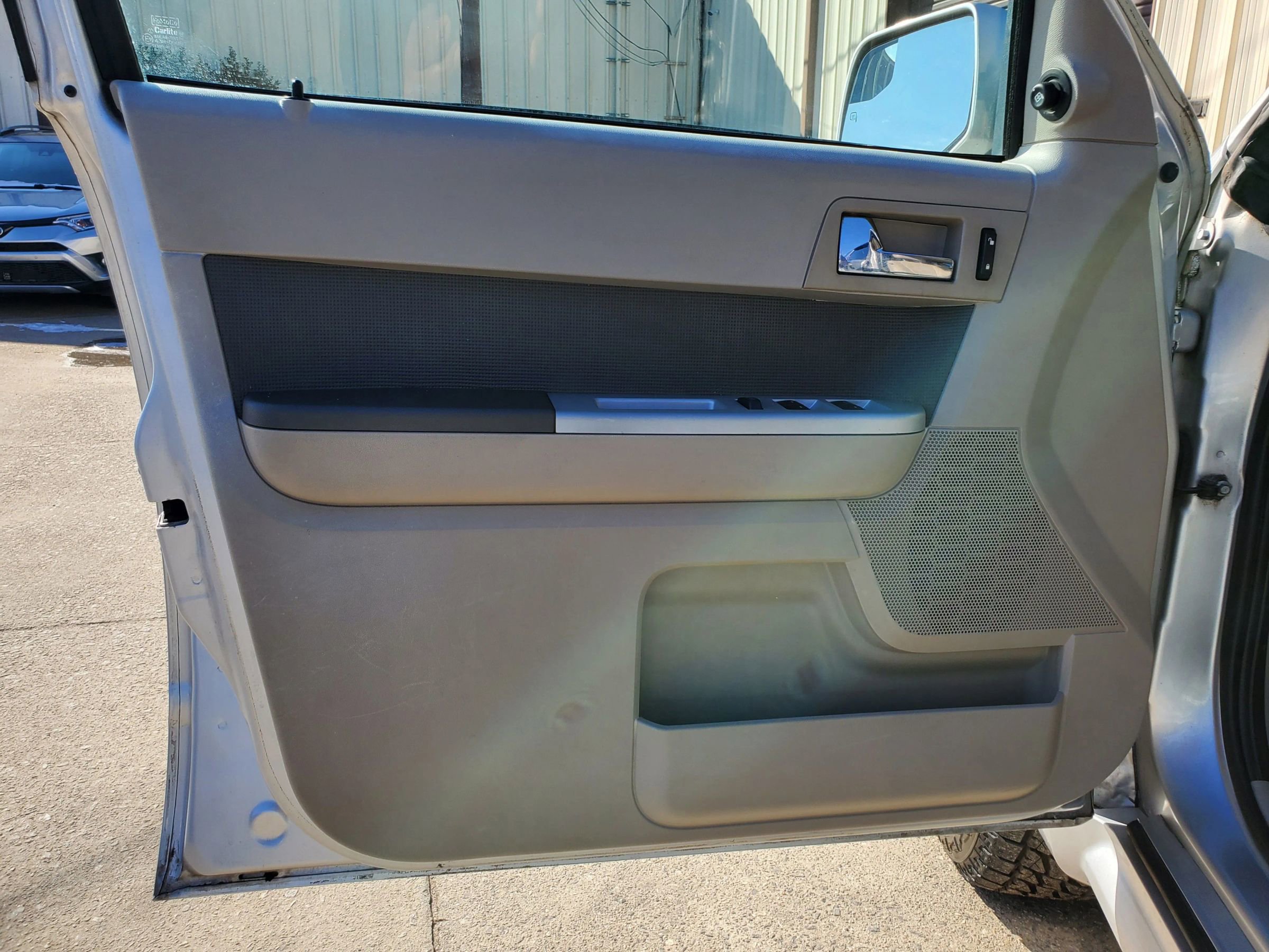 Used 2010 Mercury Mariner Premier image 19