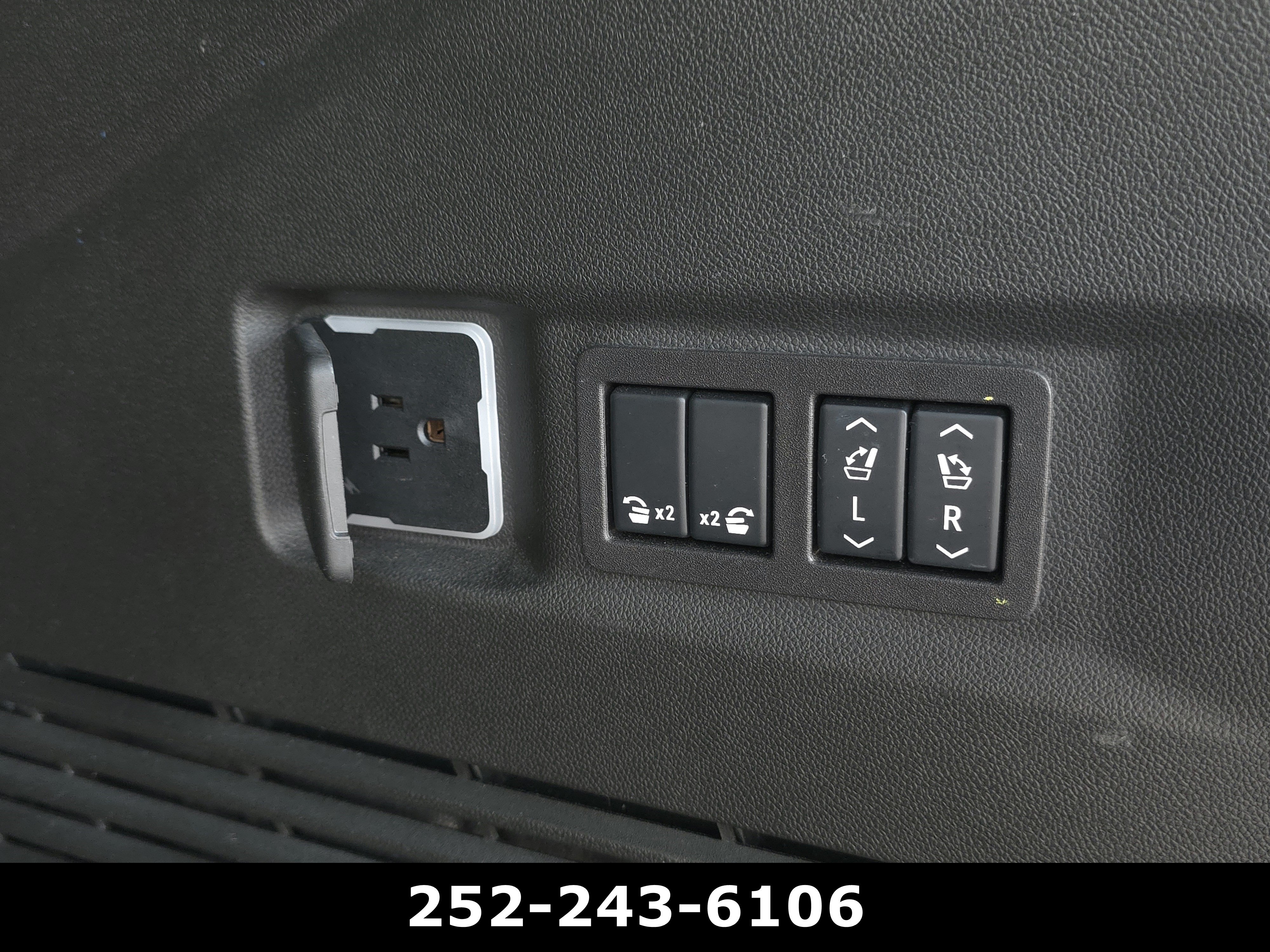 Used 2024 GMC Yukon Denali Ultimate AWD/4WD image 36