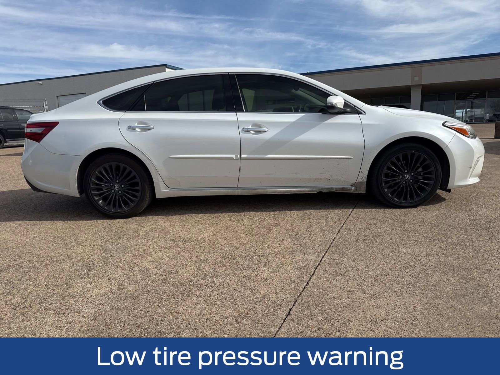 Used 2017 Toyota Avalon Touring image 9