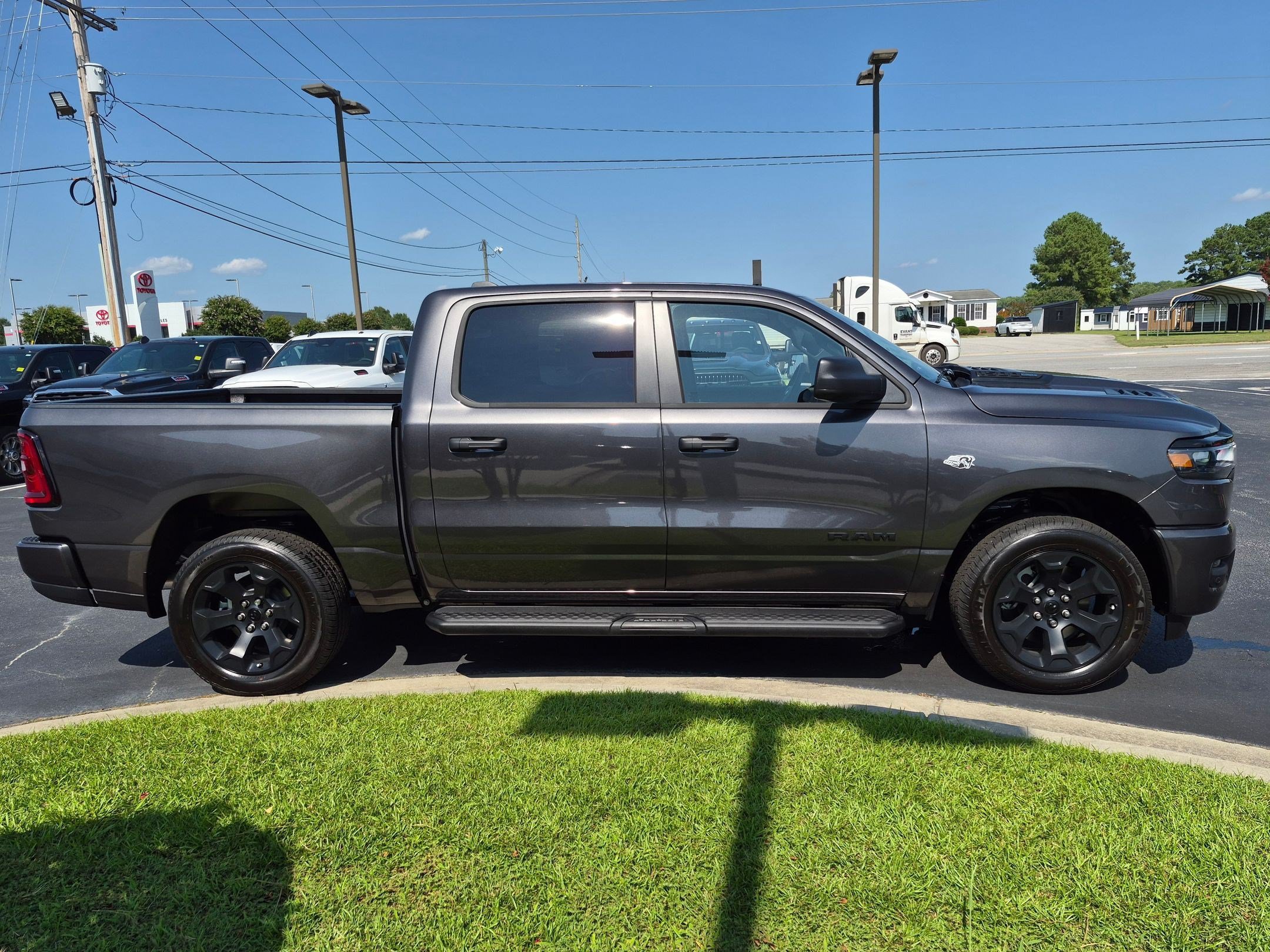 New 2026 RAM 1500 Express AWD/4WD image 4