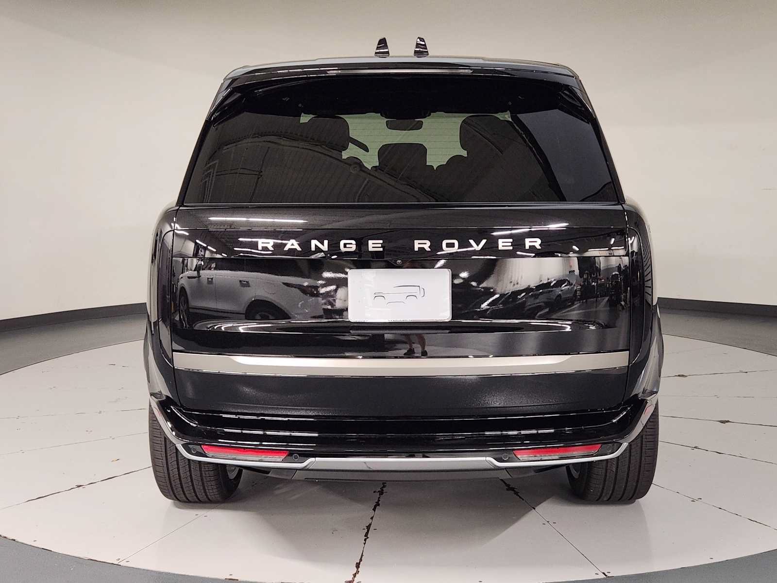 New 2026 Land Rover Range Rover Long Wheelbase SE AWD/4WD image 10