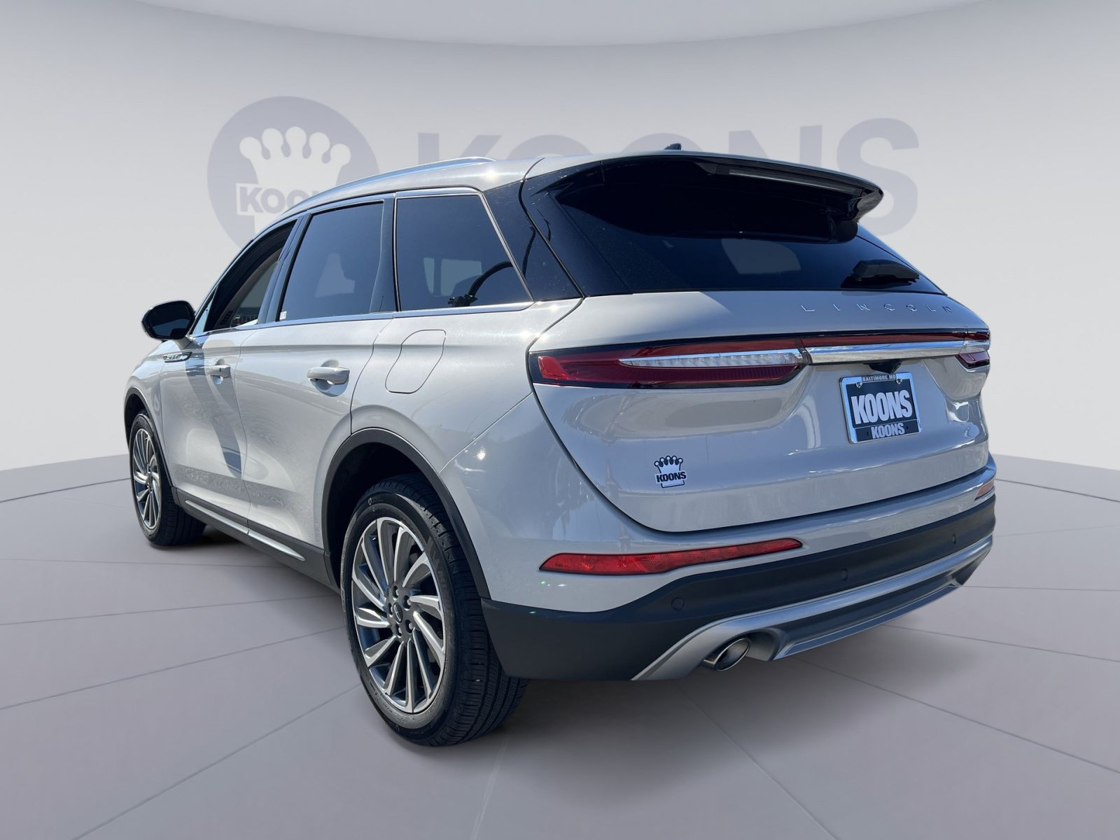Used 2023 Lincoln Corsair Reserve FWD image 4