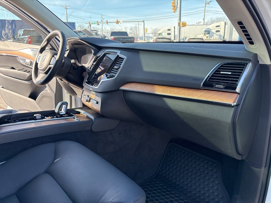 Certified 2023 Volvo XC90 B6 Plus image 35