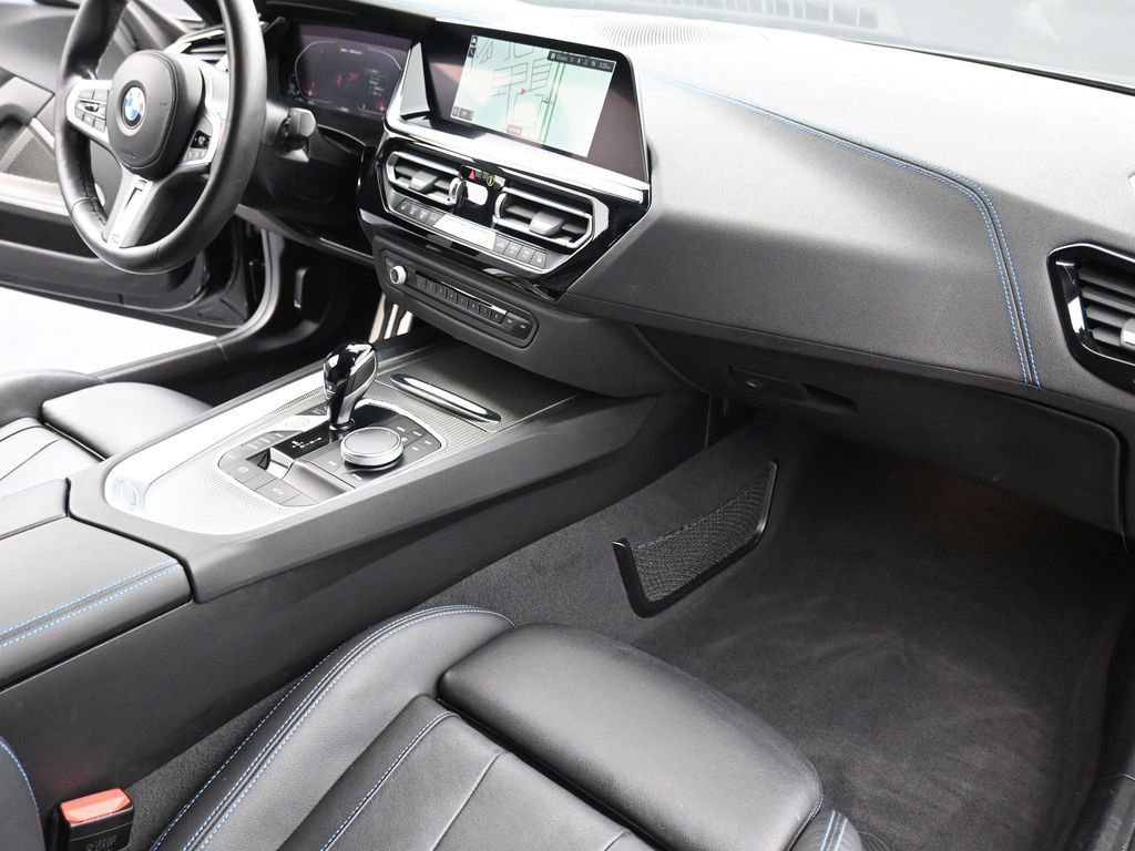 Used 2023 BMW Z4 M40i w/ Premium Package image 16