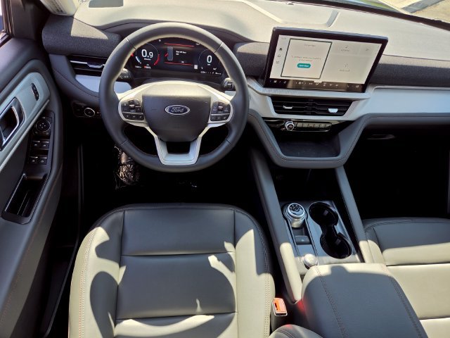 New 2026 Ford Explorer Active w/ Active Comfort Package RWD image 8