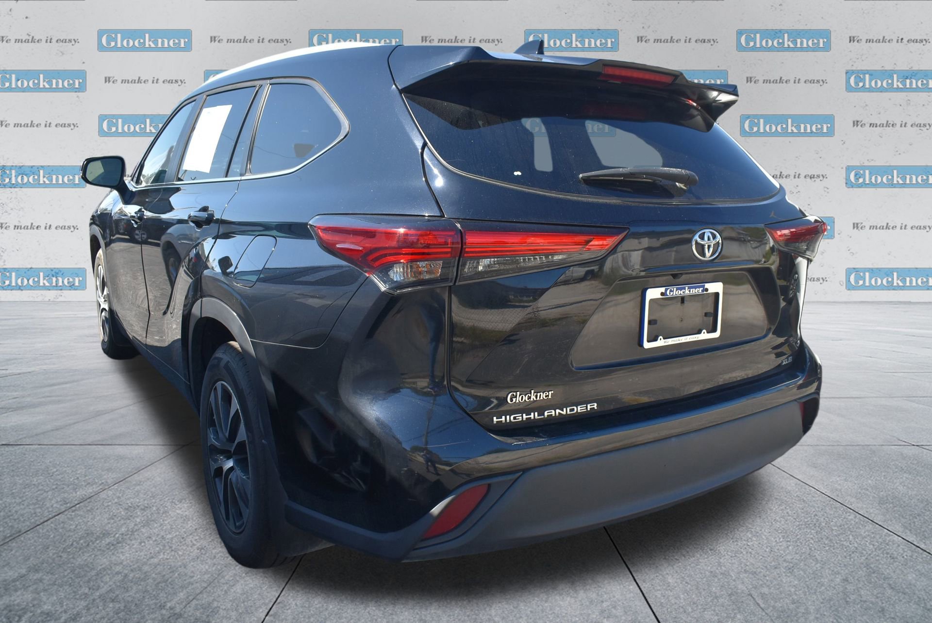 Used 2023 Toyota Highlander XLE image 7