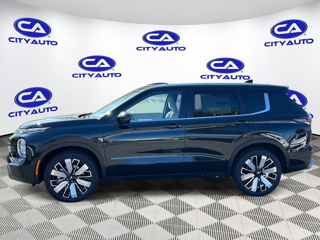Used 2025 Mitsubishi Outlander SE image 6